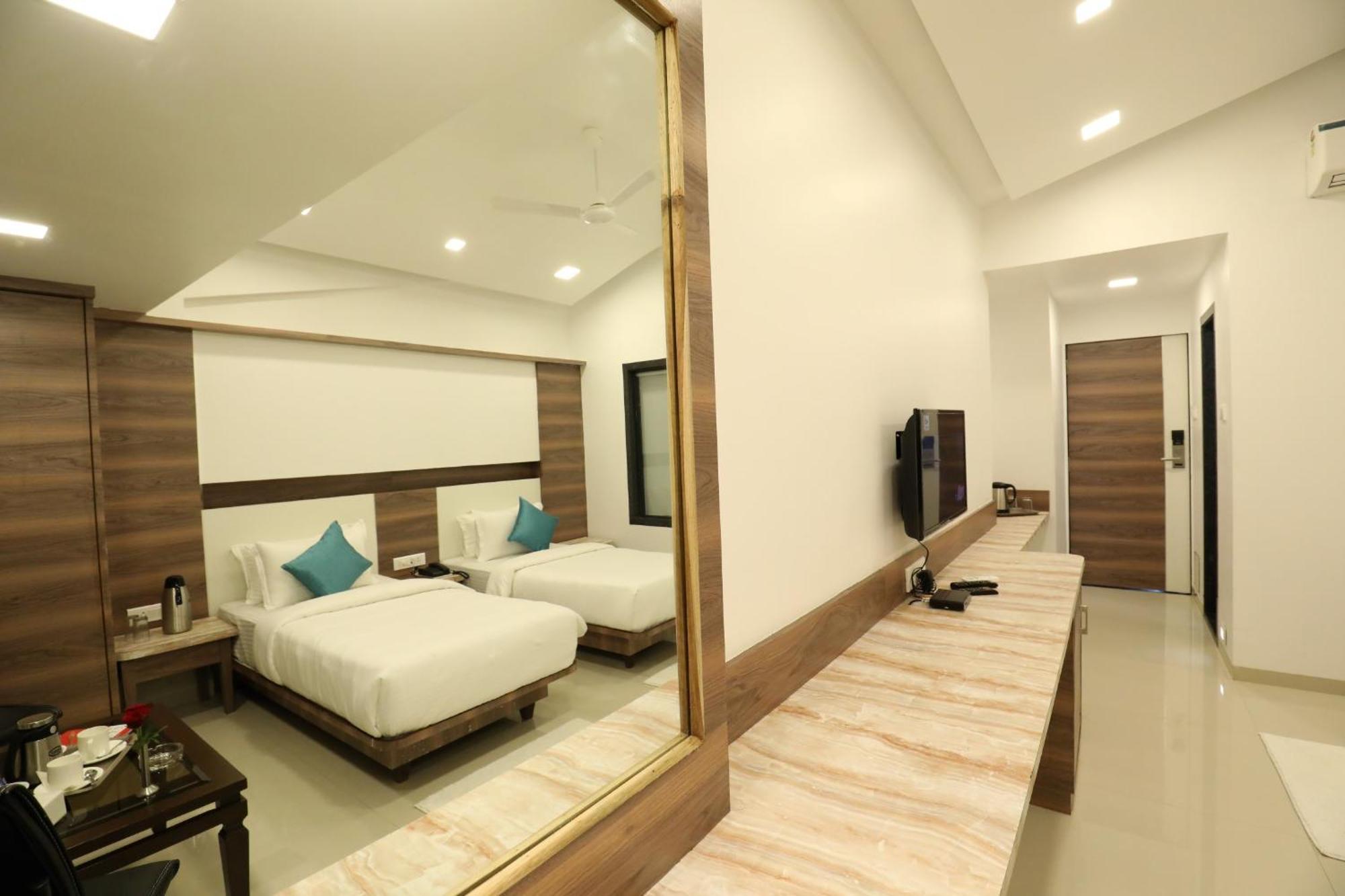 Imperial Grande Resort Lonavla Exterior foto
